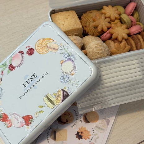 蓋を開けたら可愛いが詰まった缶の画像