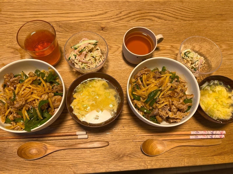 作りすぎた夕飯を完食した娘の画像