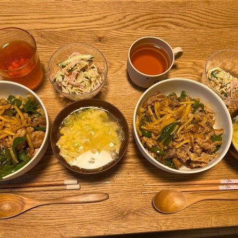 作りすぎた夕飯を完食した娘の画像