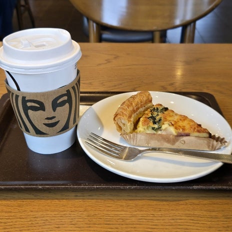久々に食べたやはり美味しいキッシュの画像