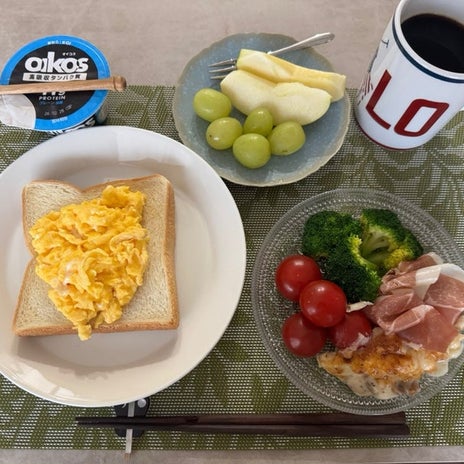 若乃花 グラタンとトースト等の朝食の画像