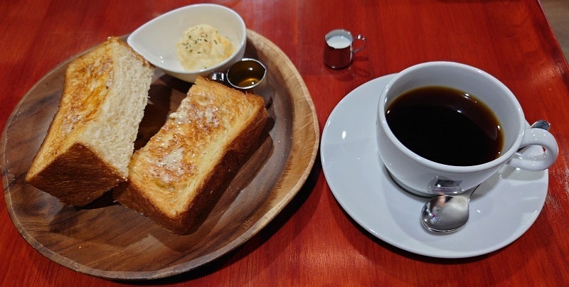 大満足の分厚いデニッシュ食パンの画像