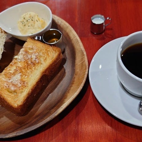 大満足の分厚いデニッシュ食パンの画像