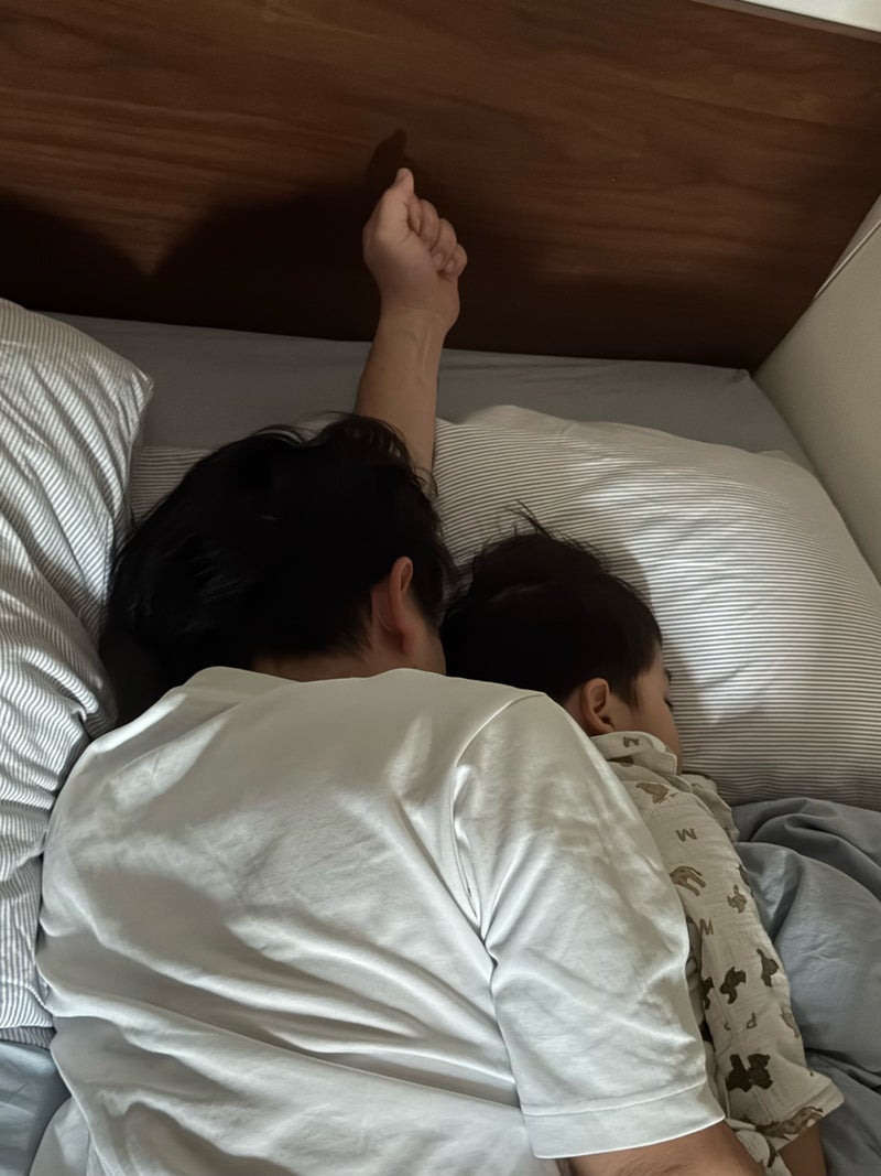 だいた 夫の指揮者のような手の形の画像