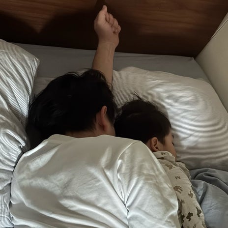 だいた 夫の指揮者のような手の形の画像