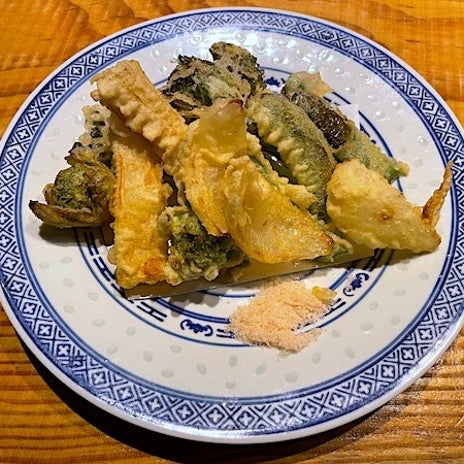 春の香りと苦味がたまらない天プラの画像