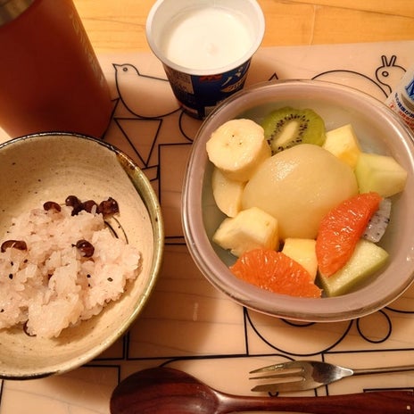 秋野暢子 御赤飯と桃という朝ご飯の画像