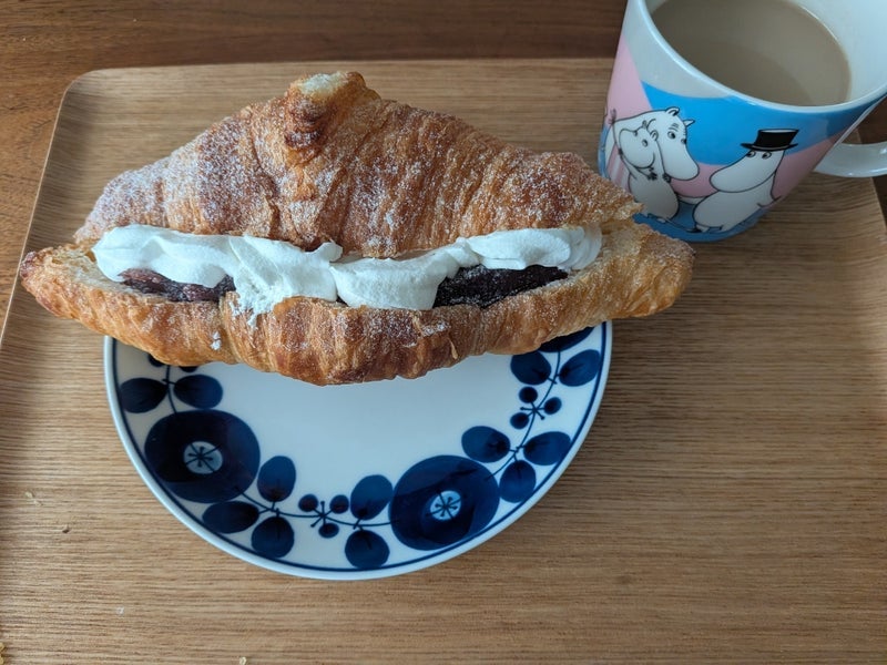 ダイエット中に夫が買ってきたパンの画像