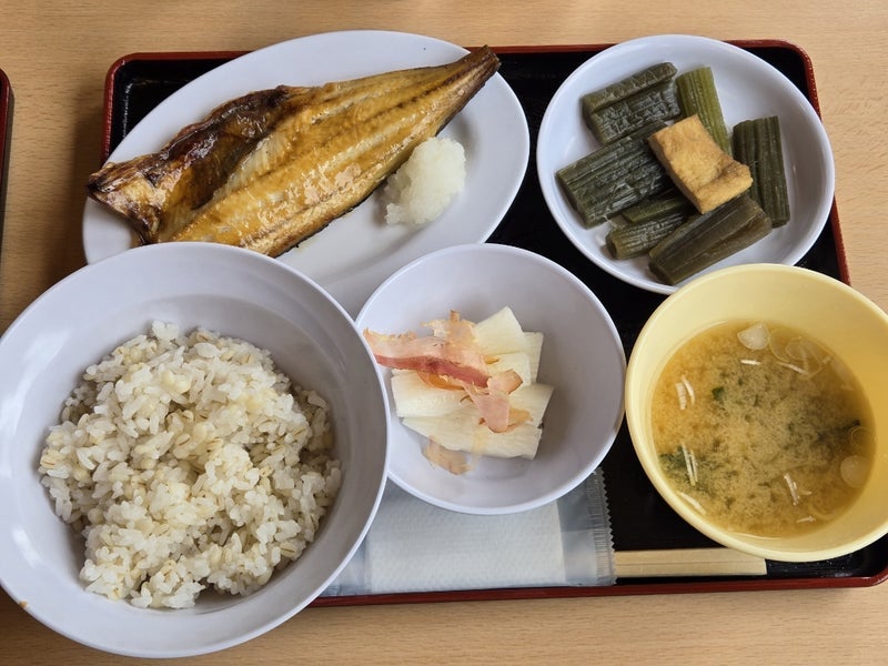 息子は和牛で私はホッケの定食の画像