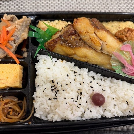 店員が落とし400円値引きの弁当の画像