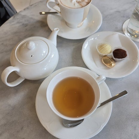 友達と話が尽きないカフェはしごの画像