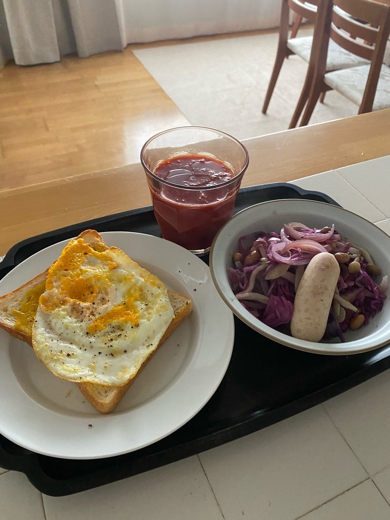 ボリュームが多い私と家族の朝ご飯の画像