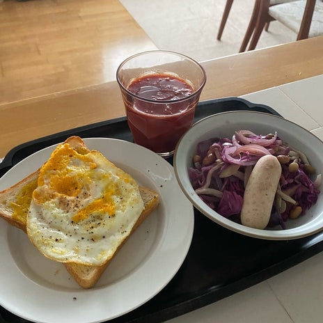 ボリュームが多い私と家族の朝ご飯の画像