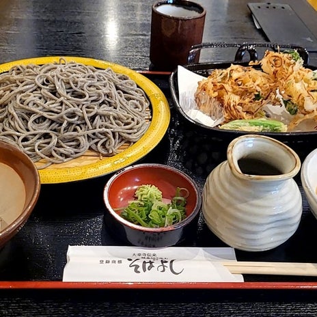 そば食べ放題で3皿お代わりした男性の画像