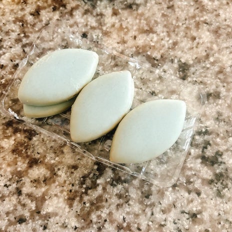 購入した季節限定の夏らしいお菓子の画像