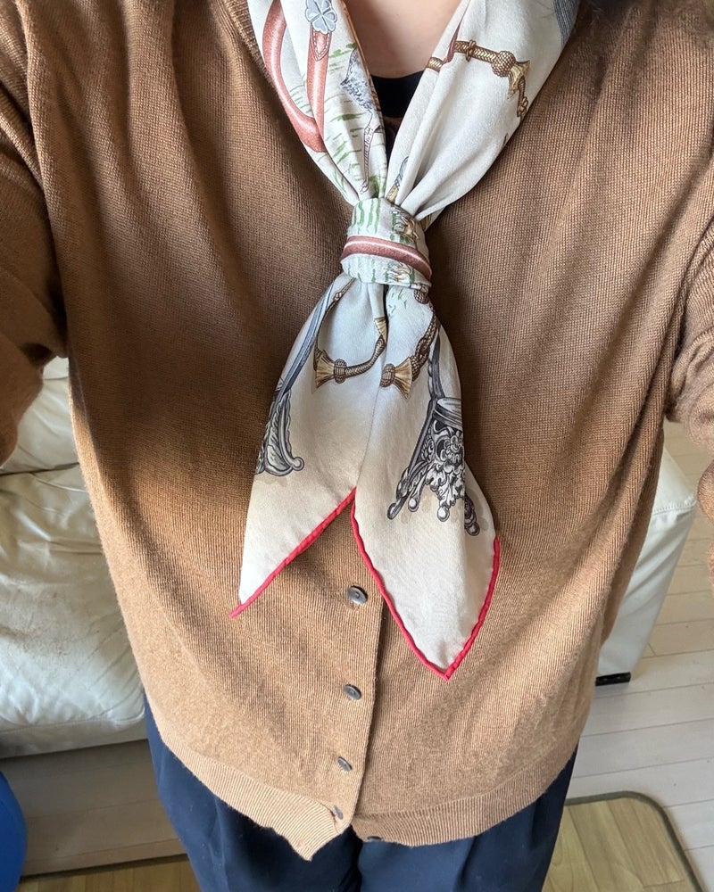 家で洗い変形したエルメスのシルクの画像