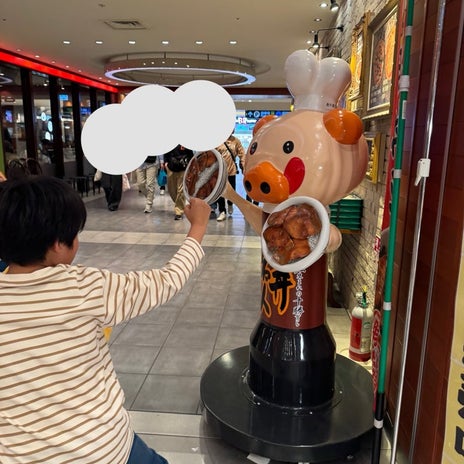 大満足すぎた空港の行列店の豚丼の画像