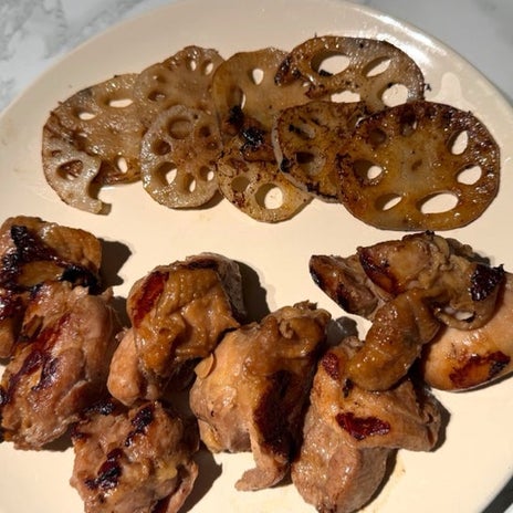 チキンとレンコンを焼いたおうちごはんの画像