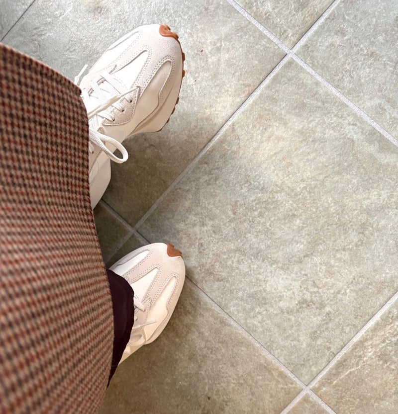 春に新しい一歩のため新調した靴の画像