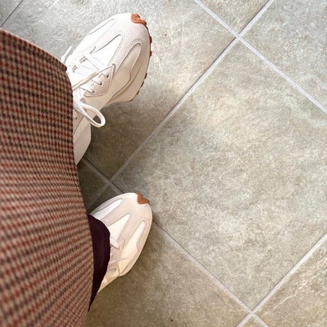 春に新しい一歩のため新調した靴の画像