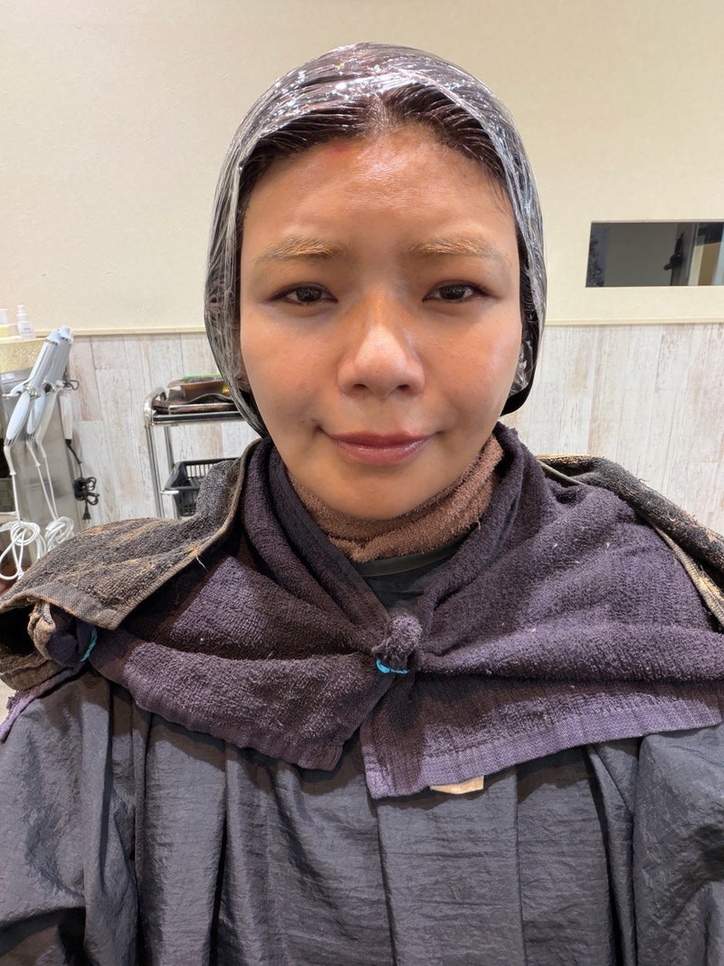 クロ 白髪がたくさんで染めた髪の色の画像