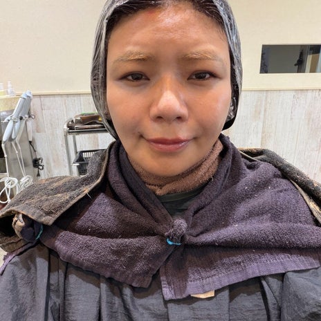 クロ 白髪がたくさんで染めた髪の色の画像