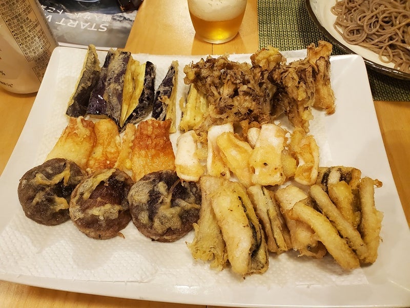 穴子とイカの天婦羅と炊き込みご飯の画像