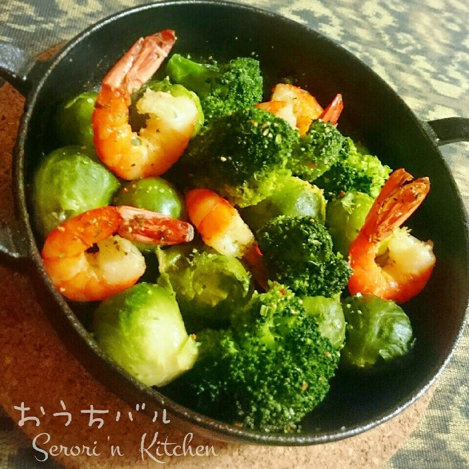 海老と芽キャベツのアンチョビバター炒め