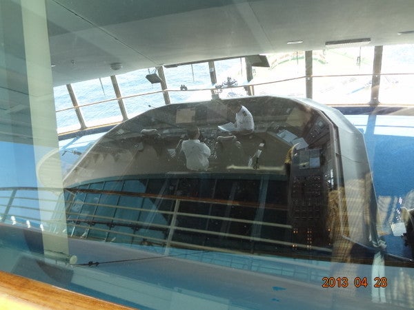 豪華客船の操舵室では ロ